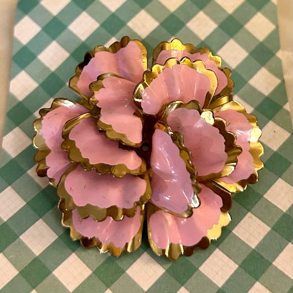 Vintage Pink Painted Metal Carnation Brooch - Picture 5 of 11